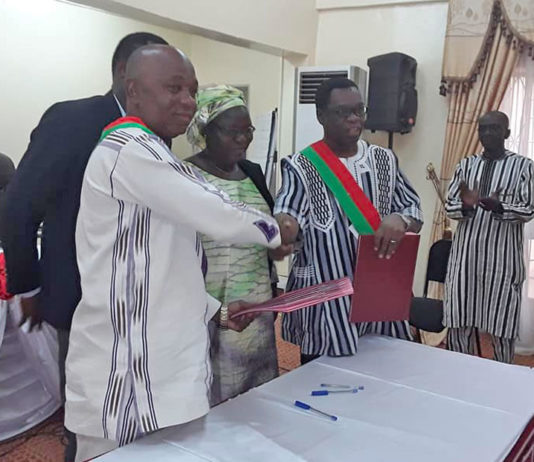 Coopération décentralisée : signature de convention entre le Centre et les Hauts-Bassins