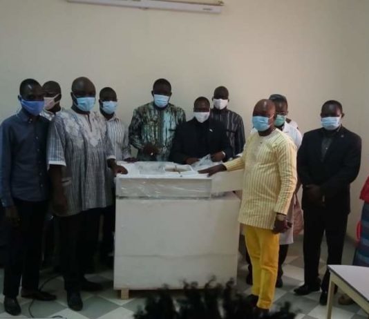 Remise officielle d’une couveuse néonatale